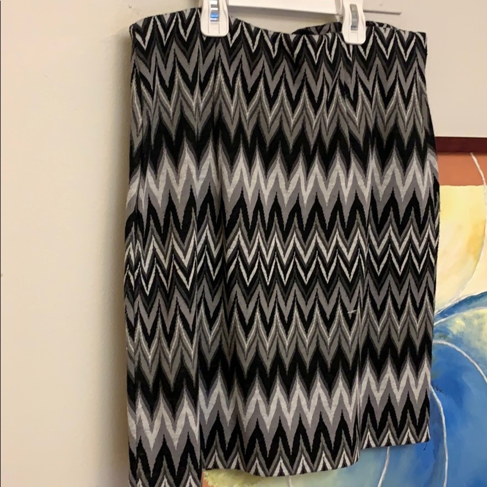 Black and White Skirt Studio Point size 6 - hot!